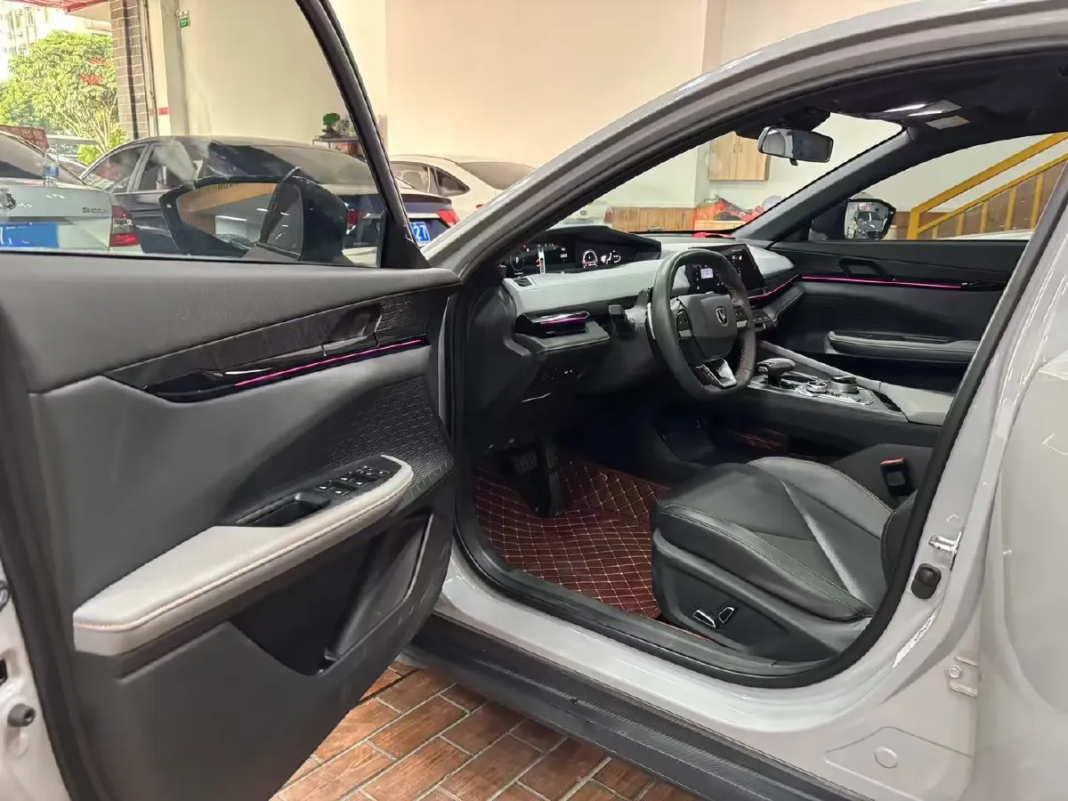 2022 ChangAn UNI-V 1.5T 188HP L4 7DCT,autocango,china used car exporter,china ev exporter,chinese used car exporter,chinese used ev exporter