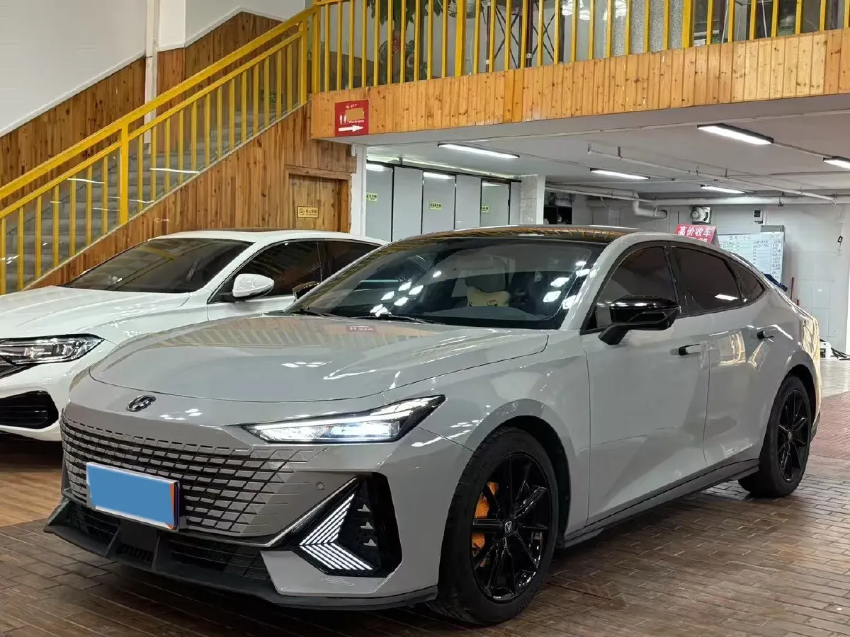 2022 ChangAn UNI-V 1.5T 188HP L4 7DCT,autocango,china used car exporter,china ev exporter,chinese used car exporter,chinese used ev exporter