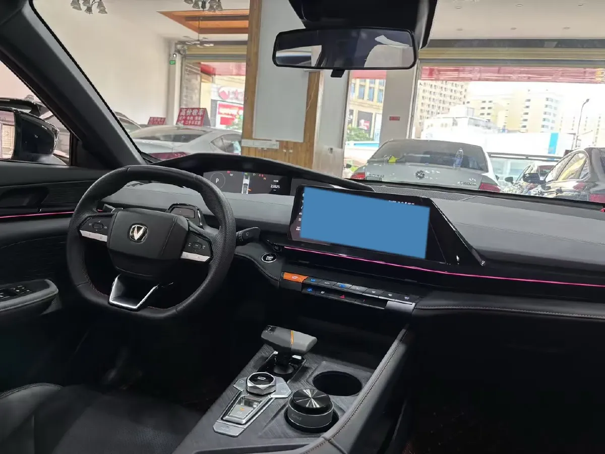 2022 ChangAn UNI-V 1.5T 188HP L4 7DCT,autocango,china used car exporter,china ev exporter,chinese used car exporter,chinese used ev exporter