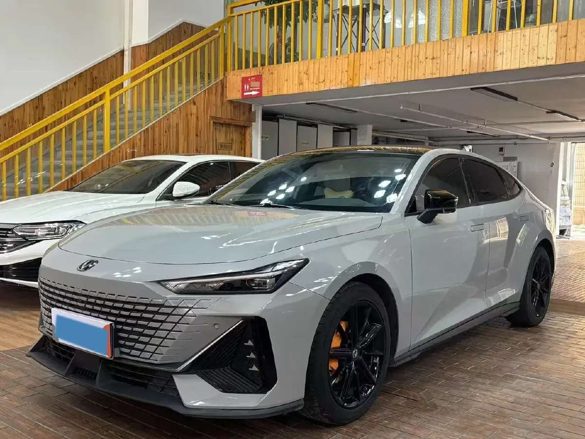 2022 ChangAn UNI-V 1.5T 188HP L4 7DCT,autocango,china used car exporter,china ev exporter,chinese used car exporter,chinese used ev exporter