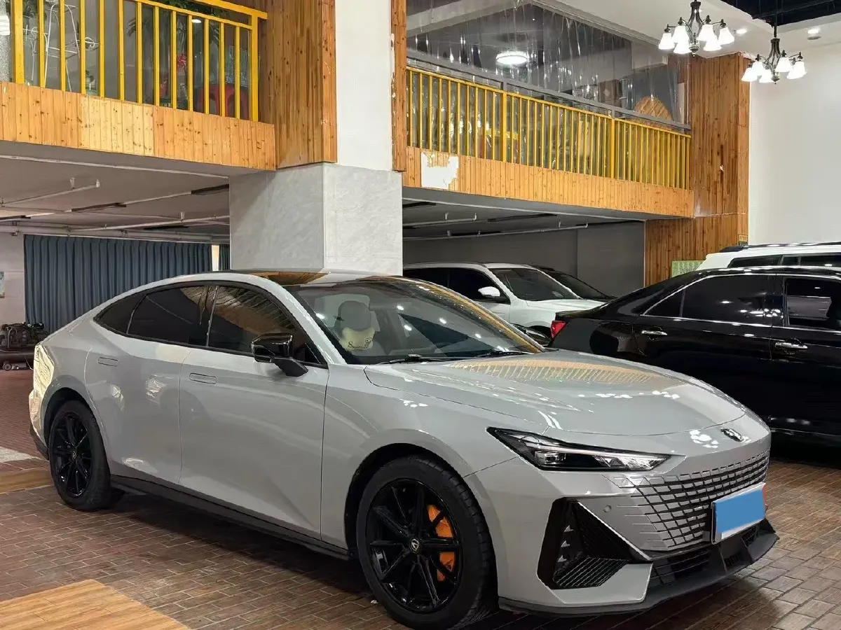 2022 ChangAn UNI-V 1.5T 188HP L4 7DCT,autocango,china used car exporter,china ev exporter,chinese used car exporter,chinese used ev exporter