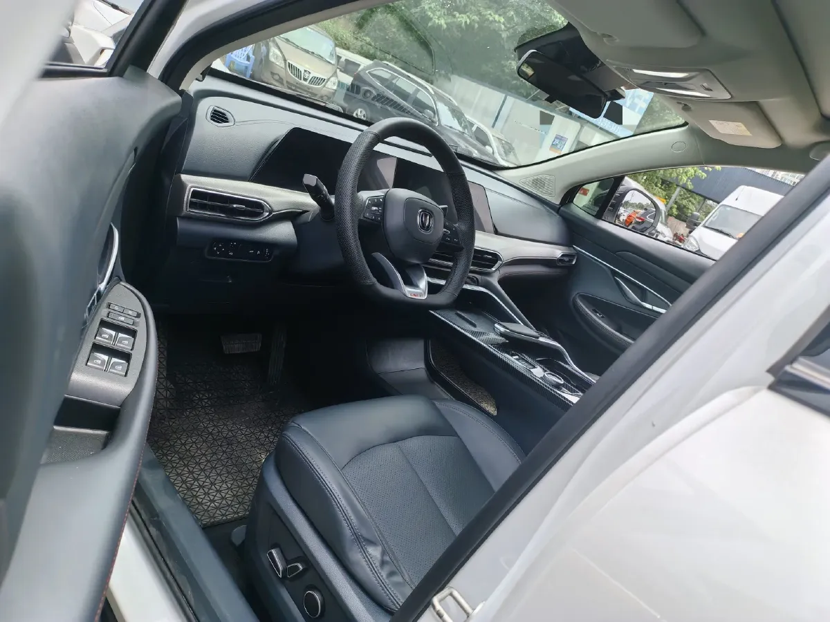 2020 ChangAn UNI-T 1.5T 180HP L4 7DCT,autocango,china used car exporter,china ev exporter,chinese used car exporter,chinese used ev exporter