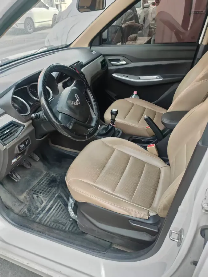 2019 WuLing HongGuang 1.5L 99HP L4 6MT,autocango,china used car exporter,china ev exporter,chinese used car exporter,chinese used ev exporter