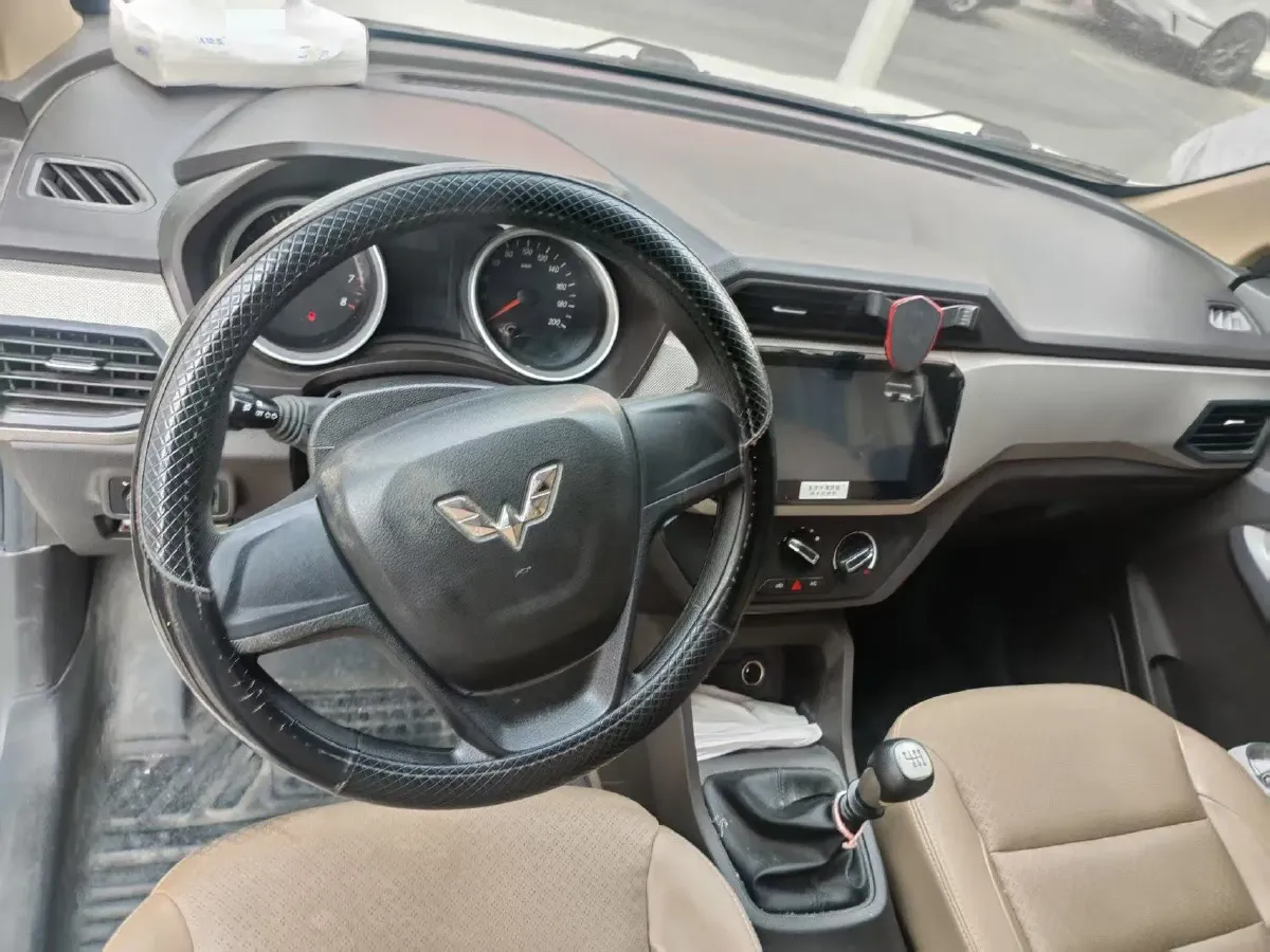 2019 WuLing HongGuang 1.5L 99HP L4 6MT,autocango,china used car exporter,china ev exporter,chinese used car exporter,chinese used ev exporter