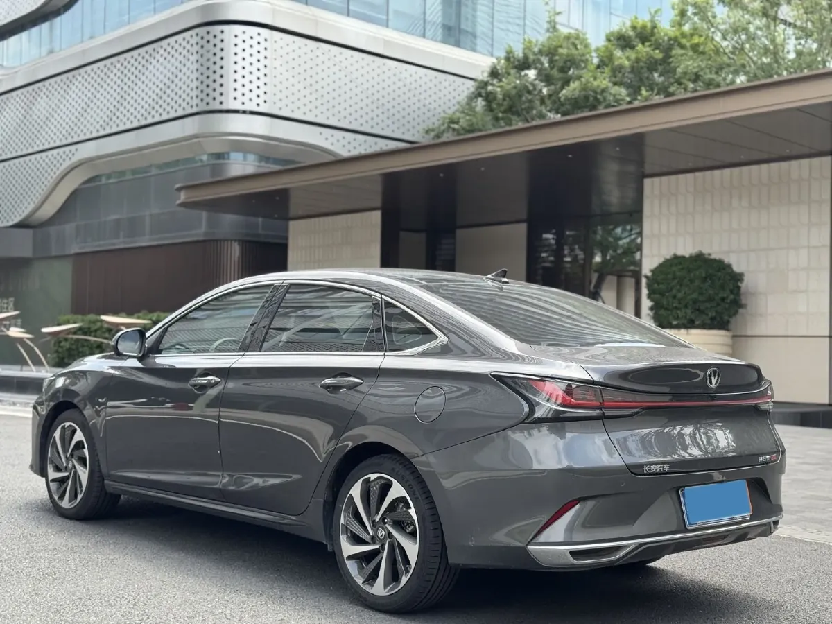 2023 ChangAn Raeton Plus 1.5T 188HP L4 7DCT,autocango,china used car exporter,china ev exporter,chinese used car exporter,chinese used ev exporter