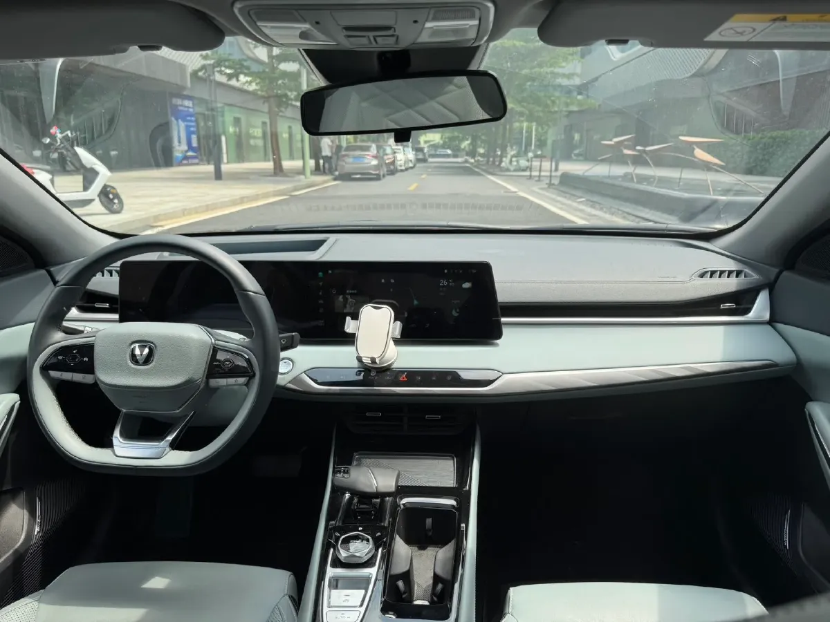 2023 ChangAn Raeton Plus 1.5T 188HP L4 7DCT,autocango,china used car exporter,china ev exporter,chinese used car exporter,chinese used ev exporter