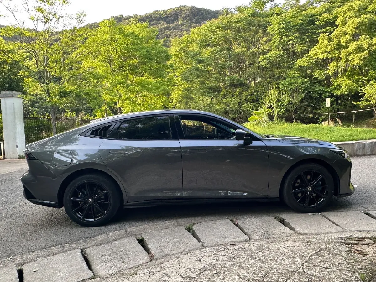 2023 ChangAn UNI-V iDD 1.5T 170HP L4 6TCT PHEV 18.4KWH,autocango,china used car exporter,china ev exporter,chinese used car exporter,chinese used ev exporter