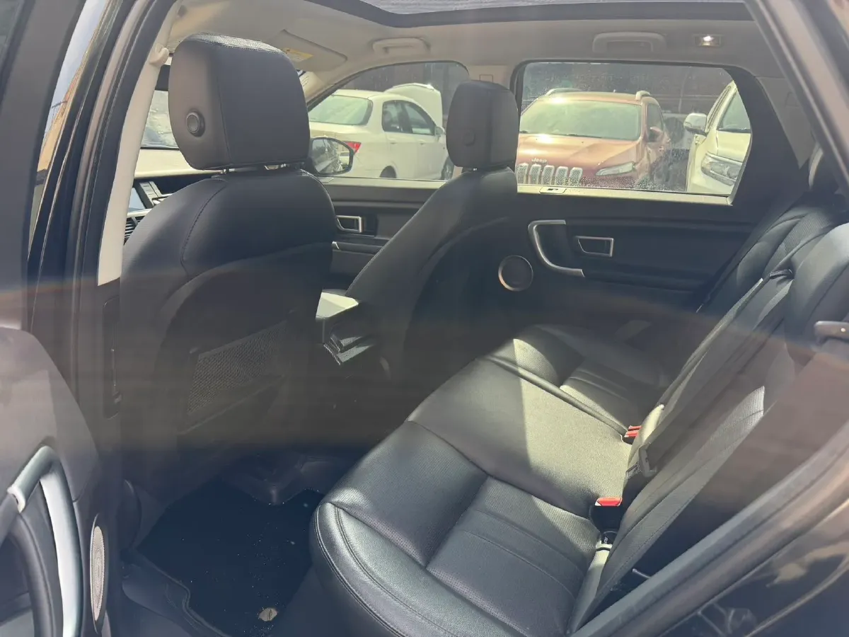 2018 Land Rover Discovery Sport 2.0T 241HP L4 9AT,autocango,china used car exporter,china ev exporter,chinese used car exporter,chinese used ev exporter