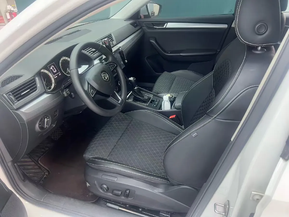 2018 Skoda Superb 1.8T 180HP L4 7DCT,autocango,china used car exporter,china ev exporter,chinese used car exporter,chinese used ev exporter