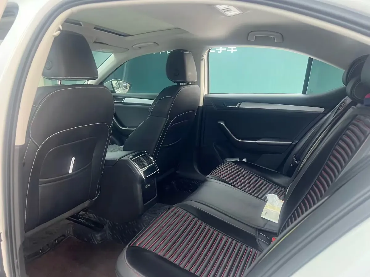 2018 Skoda Superb 1.8T 180HP L4 7DCT,autocango,china used car exporter,china ev exporter,chinese used car exporter,chinese used ev exporter