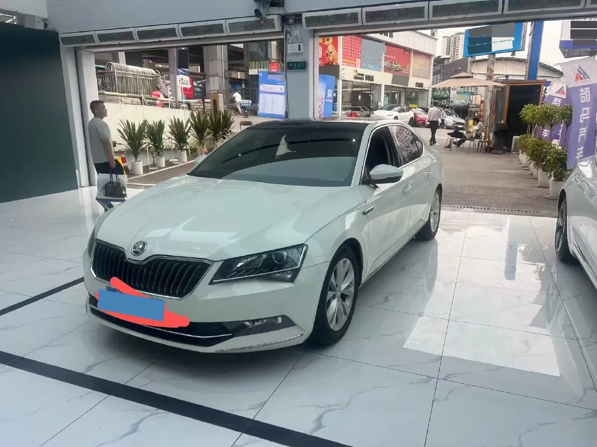 2018 Skoda Superb 1.8T 180HP L4 7DCT,autocango,china used car exporter,china ev exporter,chinese used car exporter,chinese used ev exporter