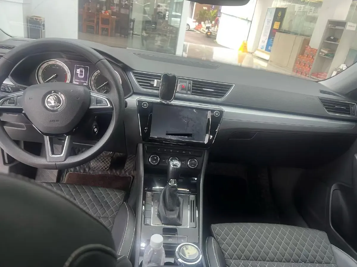 2018 Skoda Superb 1.8T 180HP L4 7DCT,autocango,china used car exporter,china ev exporter,chinese used car exporter,chinese used ev exporter