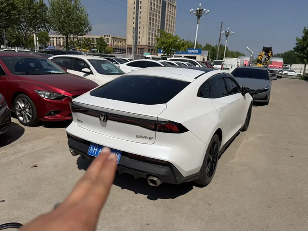 2022 ChangAn UNI-V 1.5T 188HP L4 7DCT,autocango,china used car exporter,china ev exporter,chinese used car exporter,chinese used ev exporter