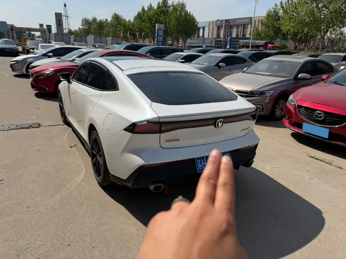 2022 ChangAn UNI-V 1.5T 188HP L4 7DCT,autocango,china used car exporter,china ev exporter,chinese used car exporter,chinese used ev exporter