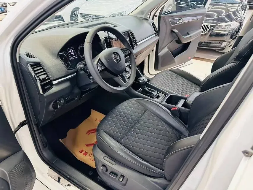 2020 Skoda Karoq 1.4T 150HP L4 7DCT,autocango,china used car exporter,china ev exporter,chinese used car exporter,chinese used ev exporter