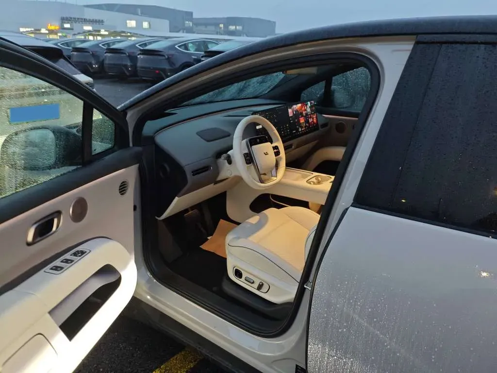 2025 Li i6 BEV,autocango,china used car exporter,china ev exporter,chinese used car exporter,chinese used ev exporter