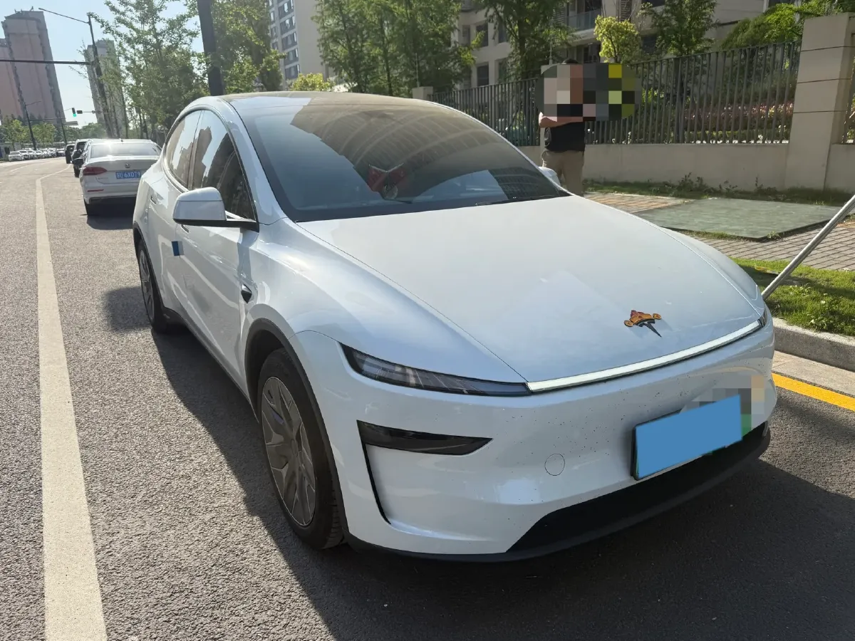 2025 Tesla Model Y L BEV,autocango,china used car exporter,china ev exporter,chinese used car exporter,chinese used ev exporter
