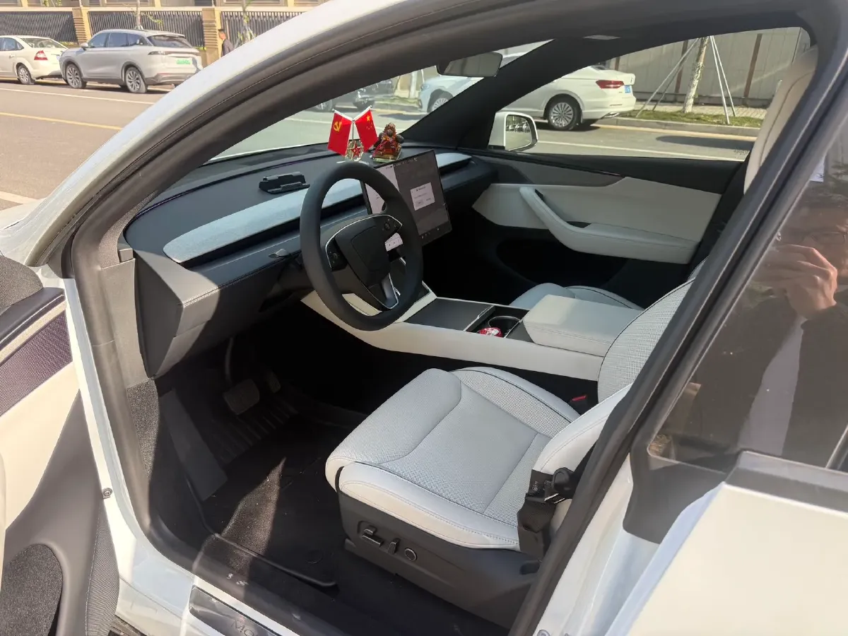 2025 Tesla Model Y L BEV,autocango,china used car exporter,china ev exporter,chinese used car exporter,chinese used ev exporter