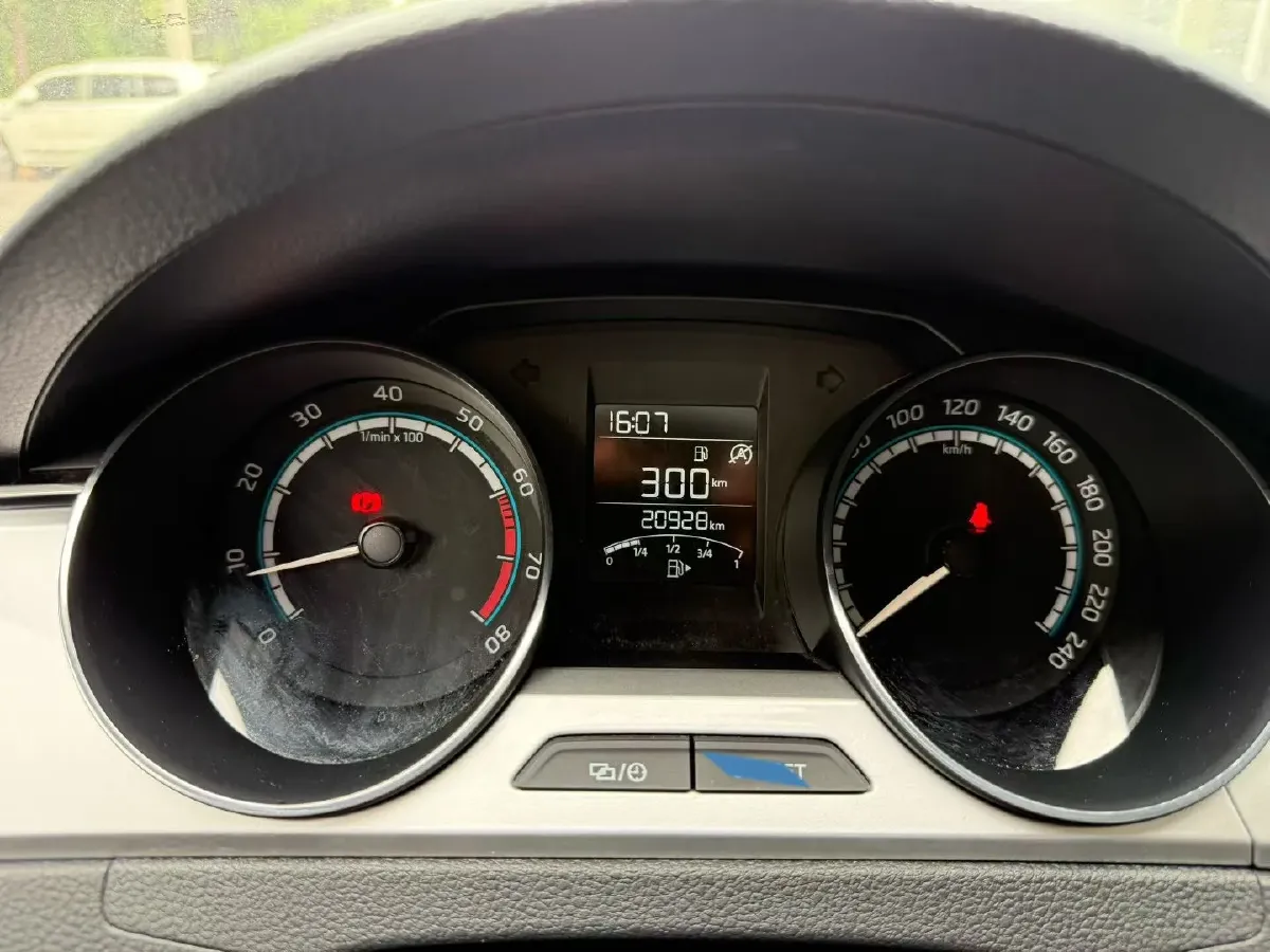 2020 Skoda Rapid 1.5L 112HP L4 5MT,autocango,china used car exporter,china ev exporter,chinese used car exporter,chinese used ev exporter