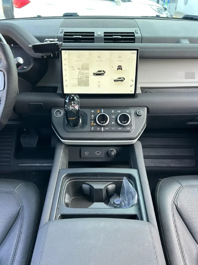 2023 Land Rover Defender 3.0T 400HP L6 8AT,autocango,china used car exporter,china ev exporter,chinese used car exporter,chinese used ev exporter