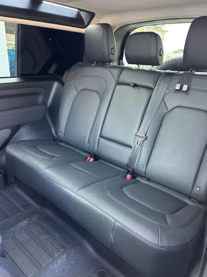 2023 Land Rover Defender 3.0T 400HP L6 8AT,autocango,china used car exporter,china ev exporter,chinese used car exporter,chinese used ev exporter