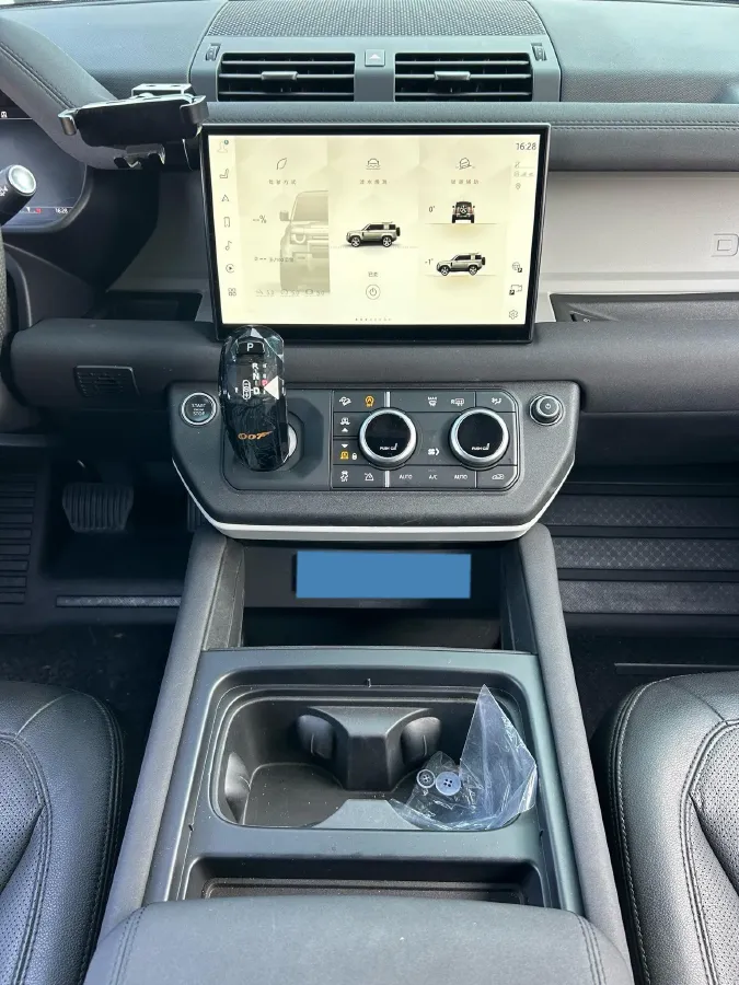 2023 Land Rover Defender 3.0T 400HP L6 8AT,autocango,china used car exporter,china ev exporter,chinese used car exporter,chinese used ev exporter