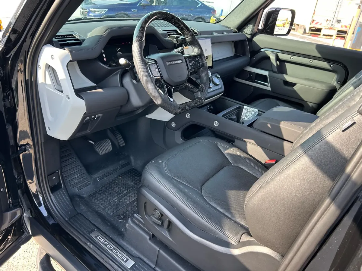 2023 Land Rover Defender 3.0T 400HP L6 8AT,autocango,china used car exporter,china ev exporter,chinese used car exporter,chinese used ev exporter