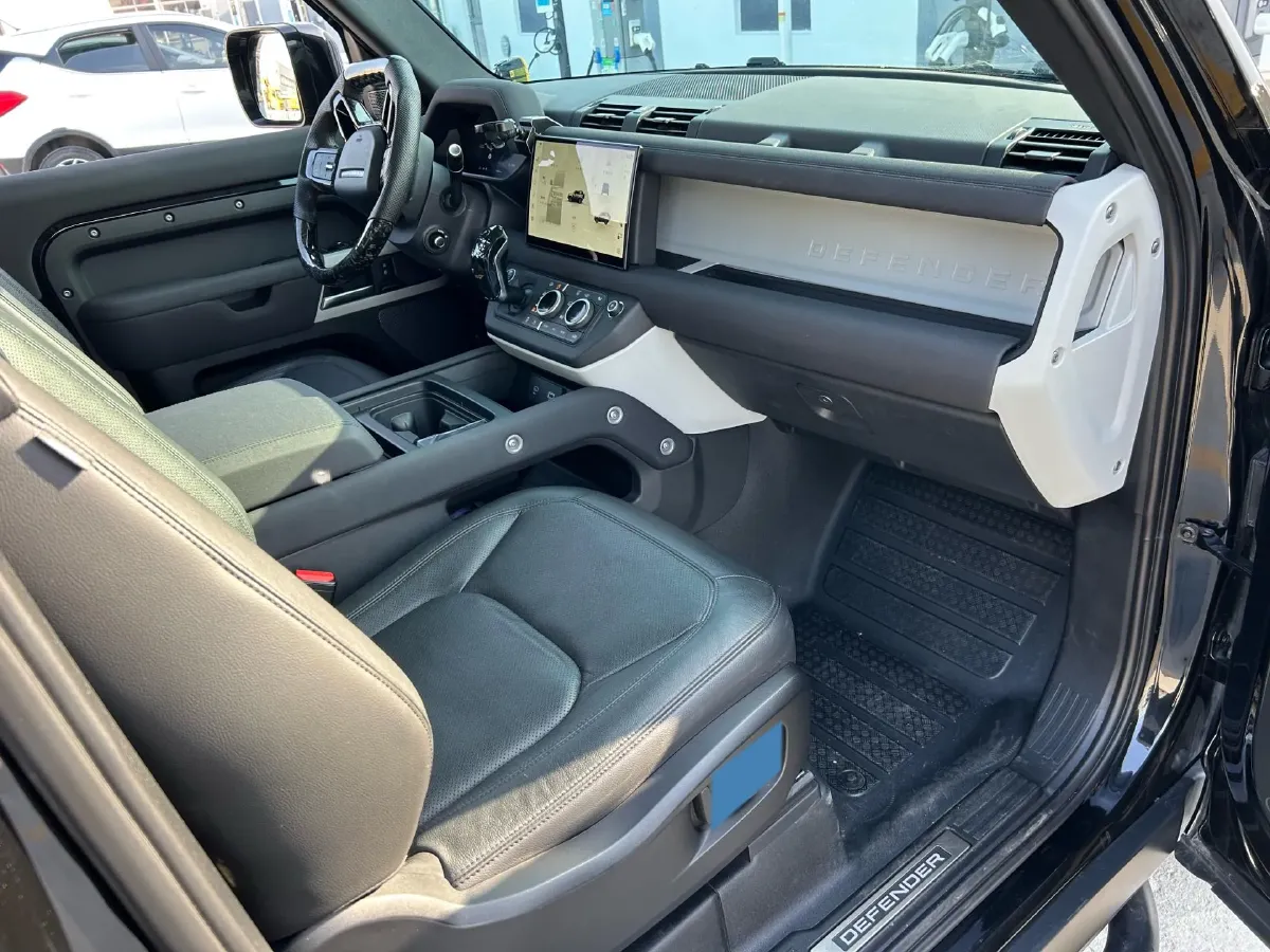 2023 Land Rover Defender 3.0T 400HP L6 8AT,autocango,china used car exporter,china ev exporter,chinese used car exporter,chinese used ev exporter