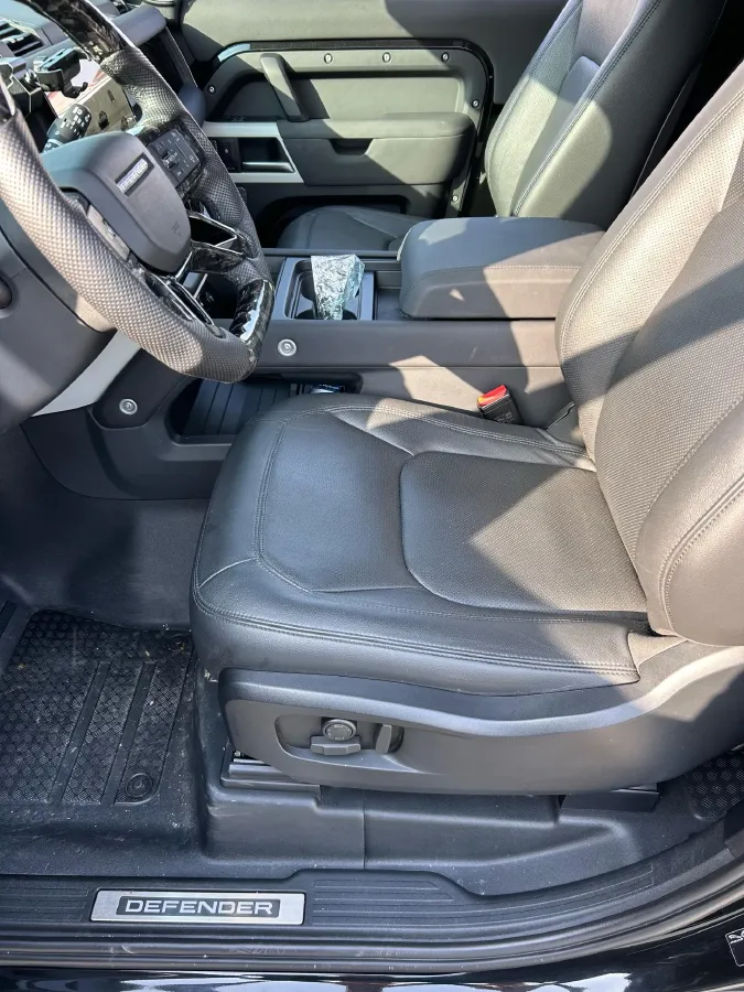 2023 Land Rover Defender 3.0T 400HP L6 8AT,autocango,china used car exporter,china ev exporter,chinese used car exporter,chinese used ev exporter