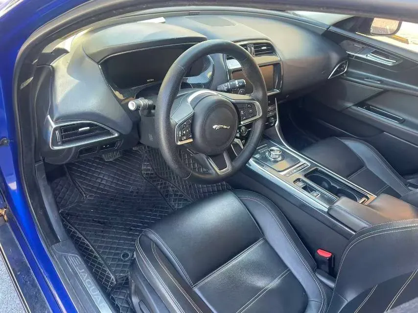 2018 Toyota Crown 2.0T 235HP L4 8AT,autocango,china used car exporter,china ev exporter,chinese used car exporter,chinese used ev exporter