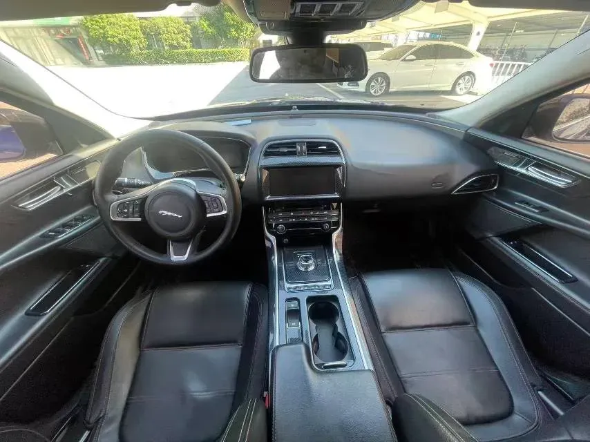 2018 Toyota Crown 2.0T 235HP L4 8AT,autocango,china used car exporter,china ev exporter,chinese used car exporter,chinese used ev exporter