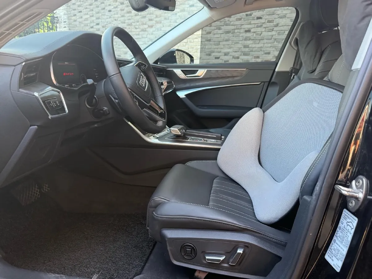 2023 Audi A6L 2.0T 245HP L4 7DCT,autocango,china used car exporter,china ev exporter,chinese used car exporter,chinese used ev exporter