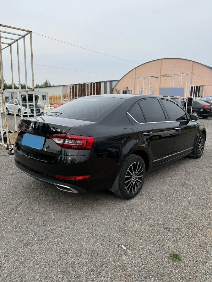 2018 Skoda Octavia 1.6L 110HP L4 6AT,autocango,china used car exporter,china ev exporter,chinese used car exporter,chinese used ev exporter