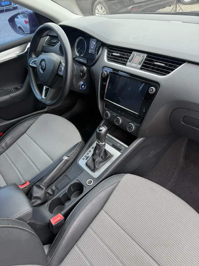 2018 Skoda Octavia 1.6L 110HP L4 6AT,autocango,china used car exporter,china ev exporter,chinese used car exporter,chinese used ev exporter