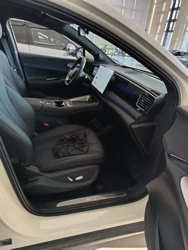 2025 LanDian E5 PLUS 1.5L 95HP L4 E-CVT PHEV,autocango,china used car exporter,china ev exporter,chinese used car exporter,chinese used ev exporter