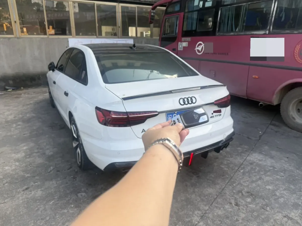 2020 Audi A4L 2.0T 190HP L4 7DCT,autocango,china used car exporter,china ev exporter,chinese used car exporter,chinese used ev exporter
