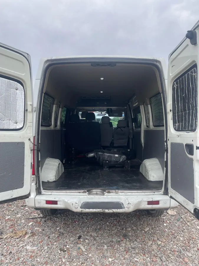 2021 MAXUS XinTu V80 2.0T 139HP L4 6MT,autocango,china used car exporter,china ev exporter,chinese used car exporter,chinese used ev exporter