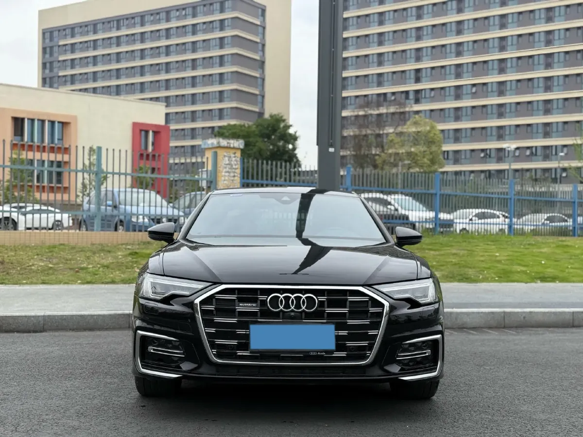 2024 Audi A6L 2.0T 245HP L4 7DCT,autocango,china used car exporter,china ev exporter,chinese used car exporter,chinese used ev exporter