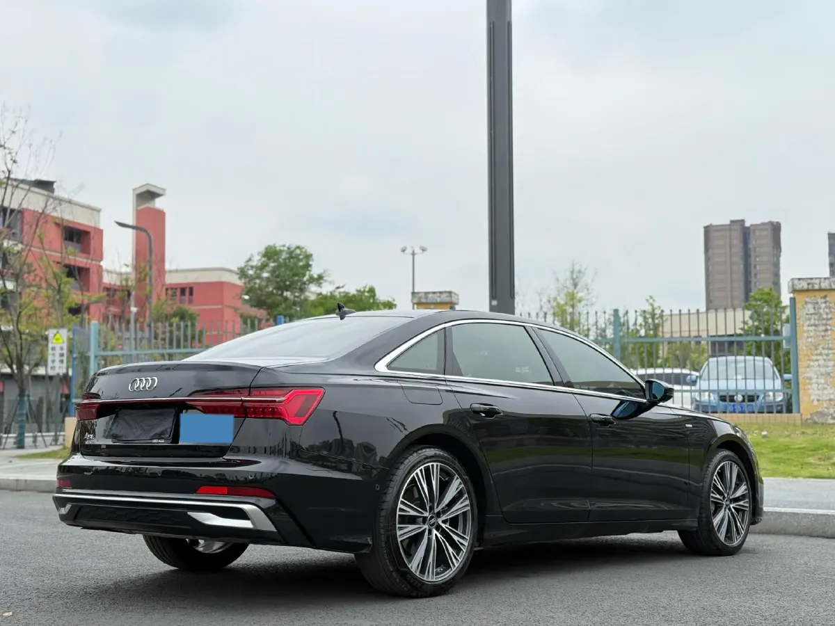 2024 Audi A6L 2.0T 245HP L4 7DCT,autocango,china used car exporter,china ev exporter,chinese used car exporter,chinese used ev exporter