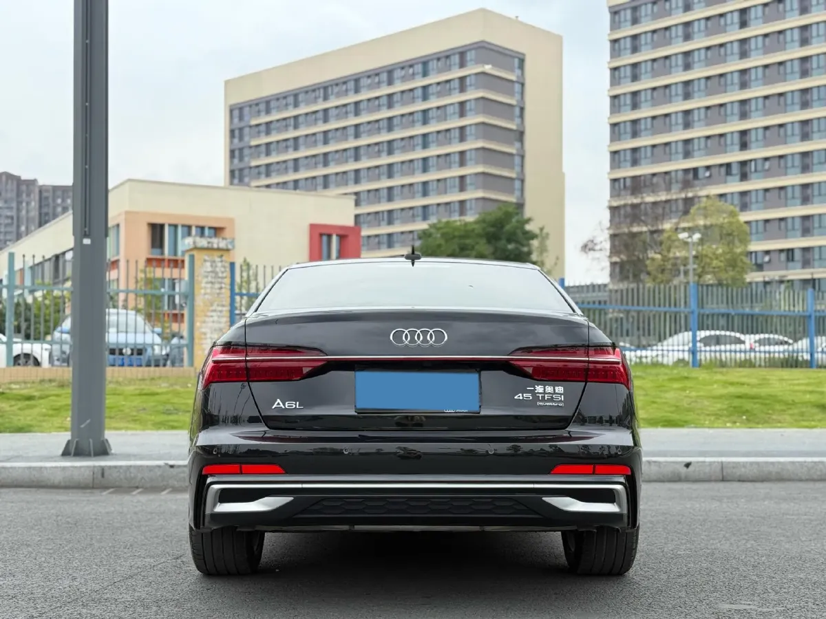 2024 Audi A6L 2.0T 245HP L4 7DCT,autocango,china used car exporter,china ev exporter,chinese used car exporter,chinese used ev exporter