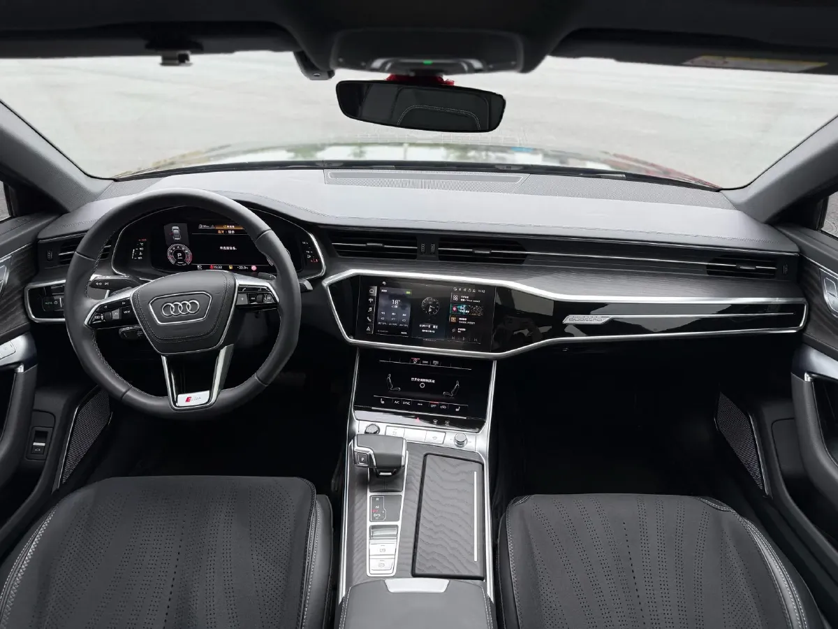 2024 Audi A6L 2.0T 245HP L4 7DCT,autocango,china used car exporter,china ev exporter,chinese used car exporter,chinese used ev exporter