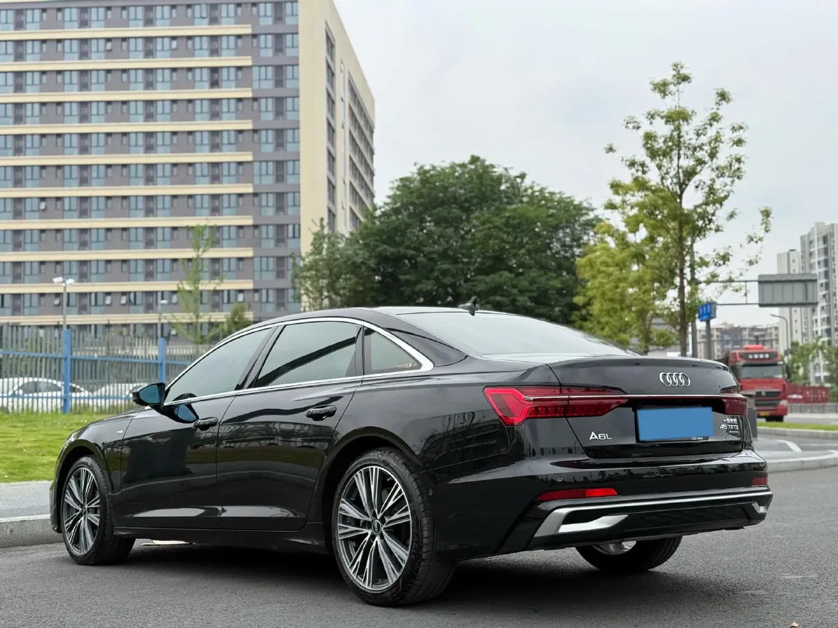 2024 Audi A6L 2.0T 245HP L4 7DCT,autocango,china used car exporter,china ev exporter,chinese used car exporter,chinese used ev exporter