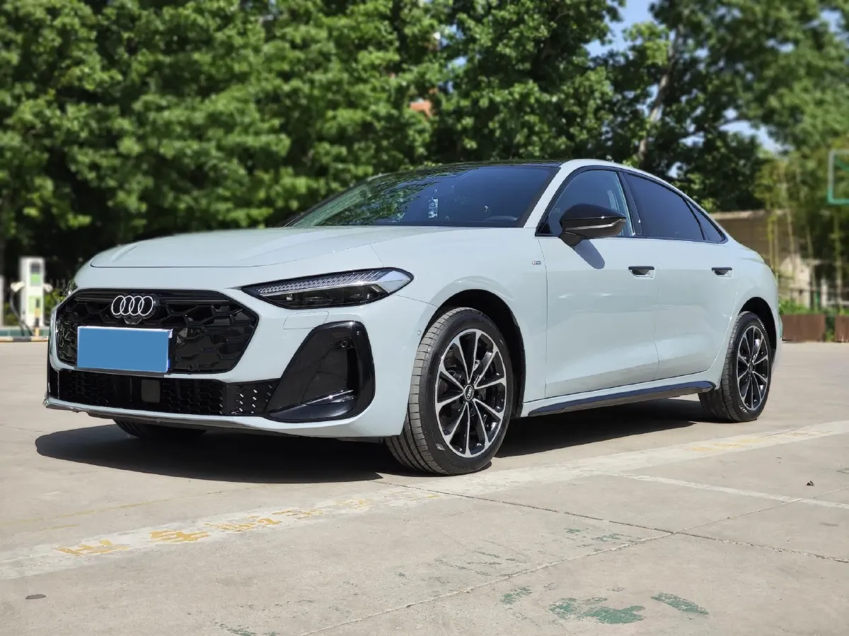 2026 Audi A5L 2.0T 204HP L4 7DCT,autocango,china used car exporter,china ev exporter,chinese used car exporter,chinese used ev exporter