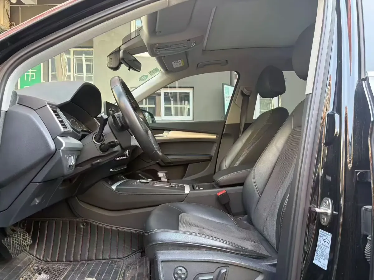 2020 Audi Q5L 2.0T 190HP L4 7DCT,autocango,china used car exporter,china ev exporter,chinese used car exporter,chinese used ev exporter
