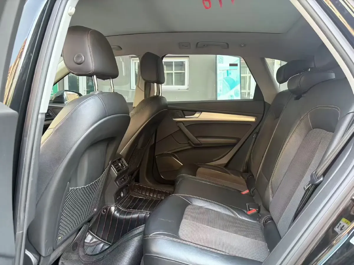 2020 Audi Q5L 2.0T 190HP L4 7DCT,autocango,china used car exporter,china ev exporter,chinese used car exporter,chinese used ev exporter