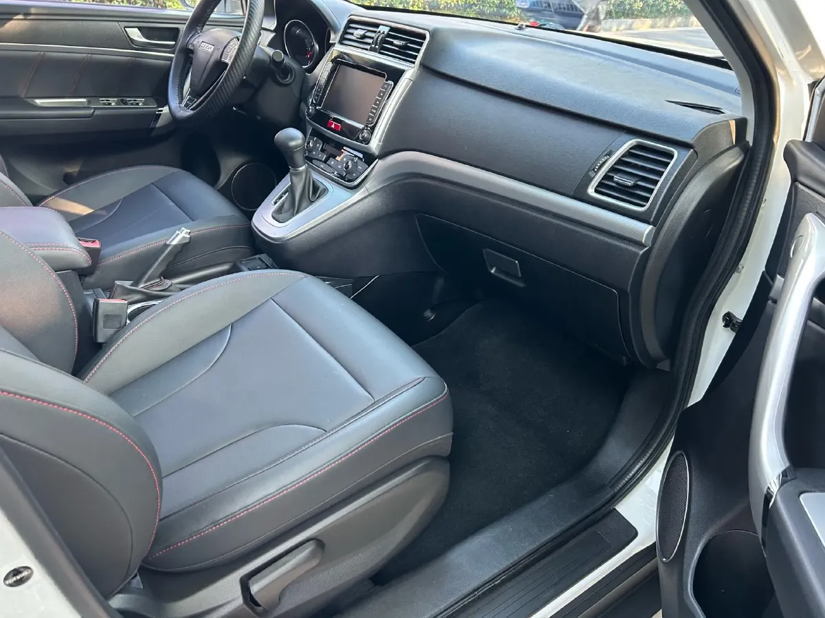 2019 Haval M6 1.5T 150HP L4 7DCT,autocango,china used car exporter,china ev exporter,chinese used car exporter,chinese used ev exporter