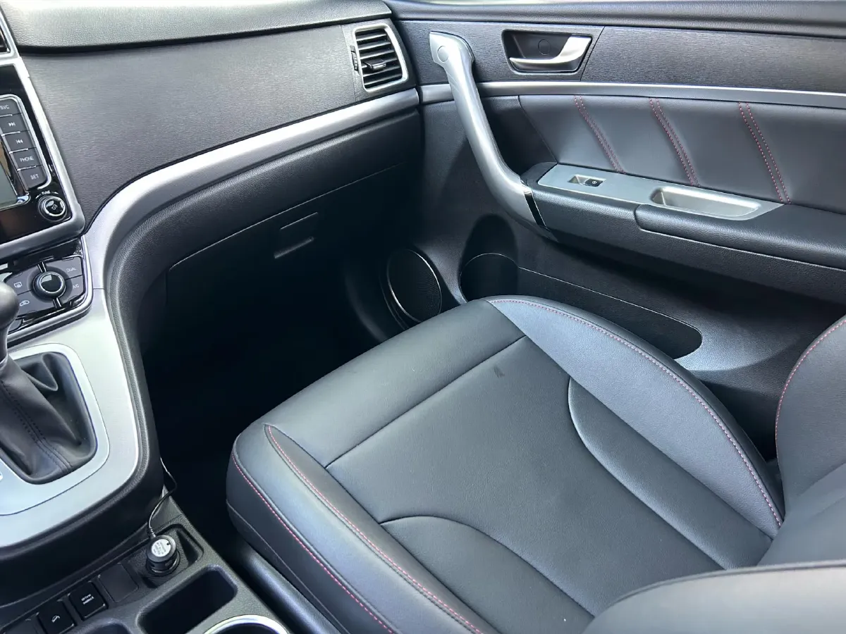 2019 Haval M6 1.5T 150HP L4 7DCT,autocango,china used car exporter,china ev exporter,chinese used car exporter,chinese used ev exporter