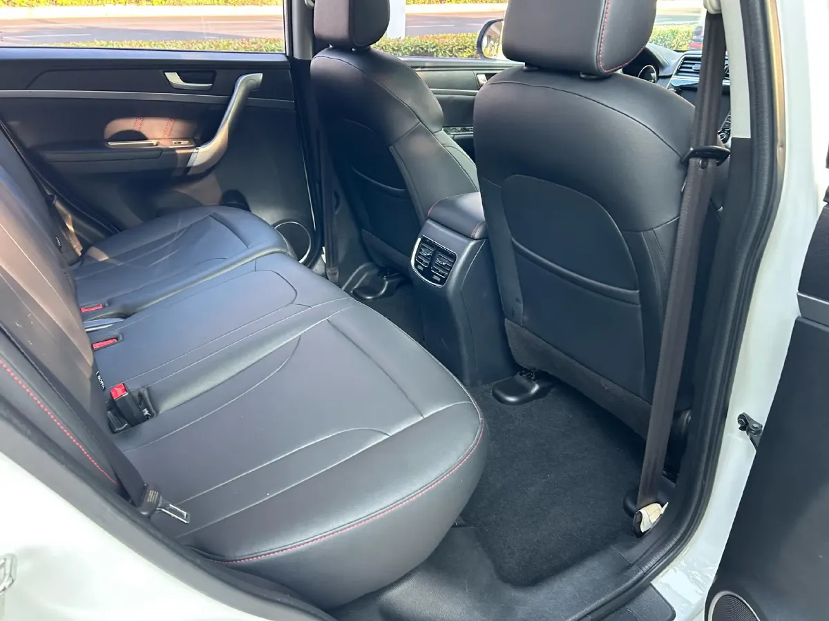 2019 Haval M6 1.5T 150HP L4 7DCT,autocango,china used car exporter,china ev exporter,chinese used car exporter,chinese used ev exporter