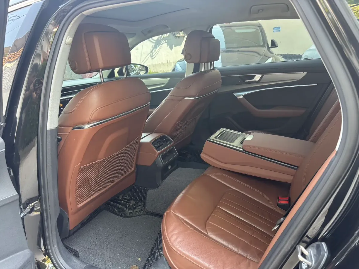 2022 Audi A6L 2.0T 190HP L4 7DCT,autocango,china used car exporter,china ev exporter,chinese used car exporter,chinese used ev exporter