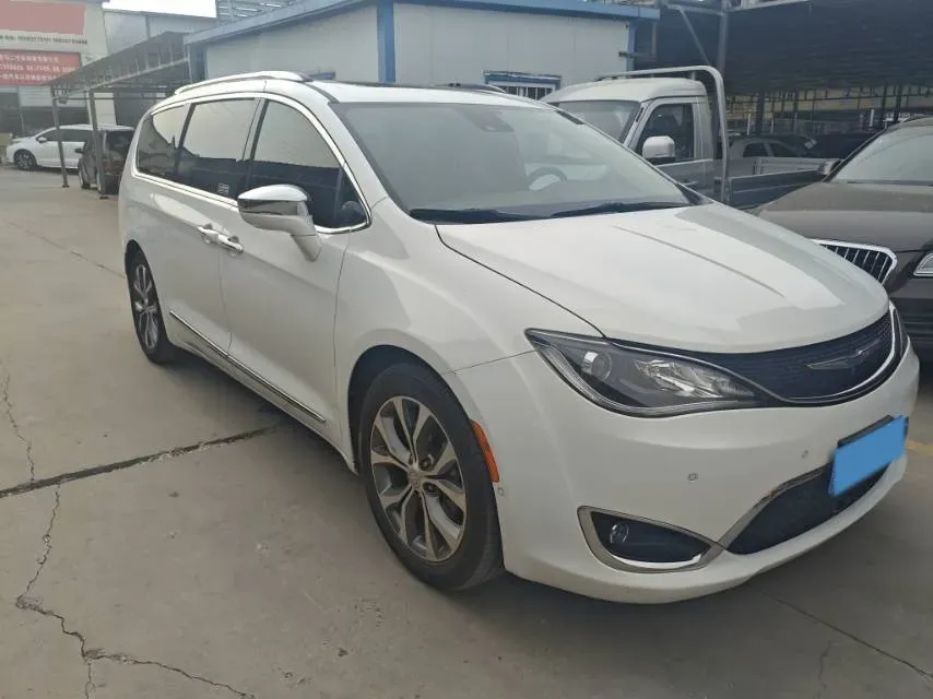 2017 Chrysler Pacifica 3.6L 279HP V6 9AT,autocango,china used car exporter,china ev exporter,chinese used car exporter,chinese used ev exporter
